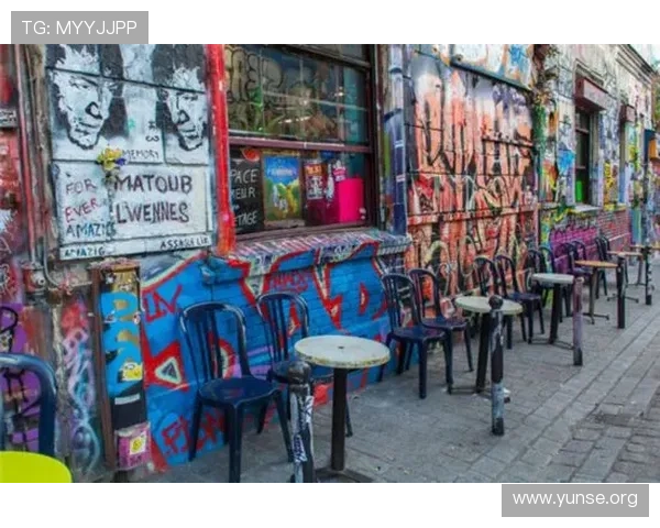 澳门巴黎人欢迎全球游客前来探索融合中西文化的豪华度假胜地，开启难忘的旅程